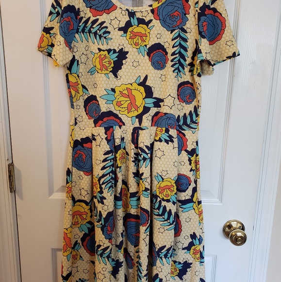 LuLaRoe Dresses & Skirts - LuLaRoe Amelia dress